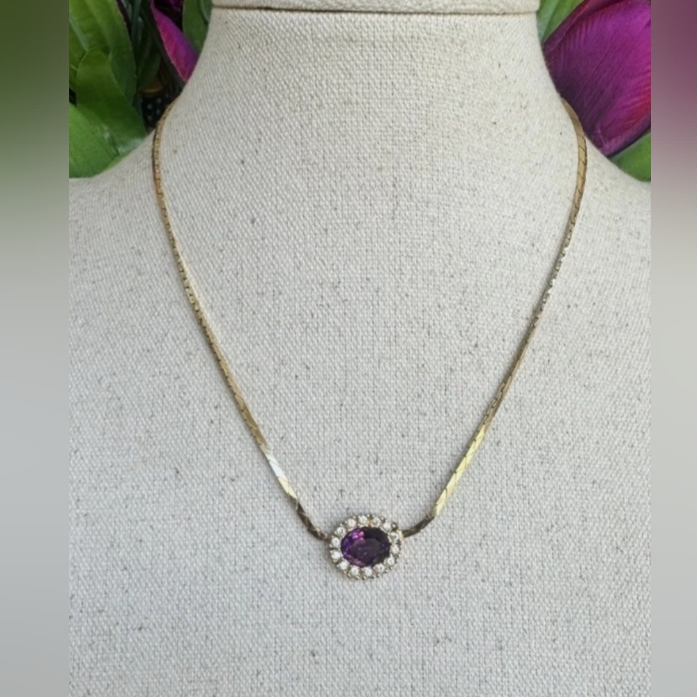 Elegant Gold Necklace with Purple Gemstone